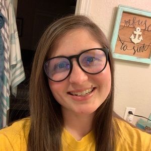 Meet your Posher, Becca